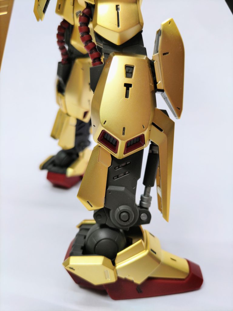 足のムーバブルフレーム周りも部分塗装無しでこの出来…。