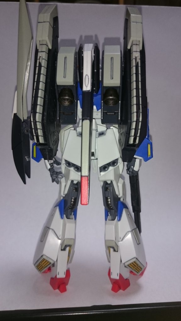 後ろ姿です。C4的なバックパックに近づけたつもりです。