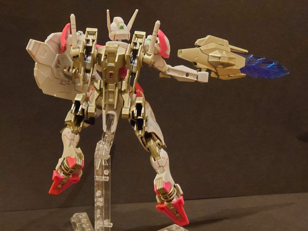 塗り分け箇所はやろうと思えばそこそこあって、足裏と踵のフレーム露出部分と