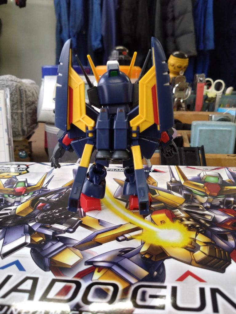 後ろ。会社で作ったので背景は会社の作業着や、私のデスク周りとなっておりますw