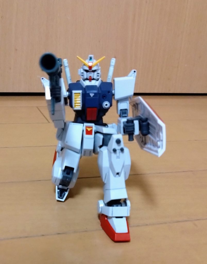 180mmキャノンではなくハイパーバズーカが用意。多分宇宙では180mmキャノンは不向きと判断されたのだと思われます。