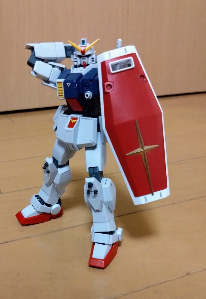 ビームサーベルは脚部の他にバックパックにも装備されています。これは脚部から取り出すのは扱いにくいという報告を受けて設けられたとか。しかし、宇宙と地上両方使えるようにした本機はガンダムよりは安いけど陸ガンよりは生産コストが高くついた為、生産数は陸ガンより少ないらしい……。今回はこれで終わろうかと思います。最後まで見ていだきありがとうございました!