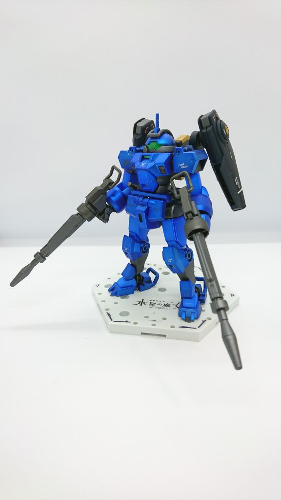 メインカラーのブルーにはガイアのウルトラマリンブルーを白下地とシルバー下地で使い分けました。