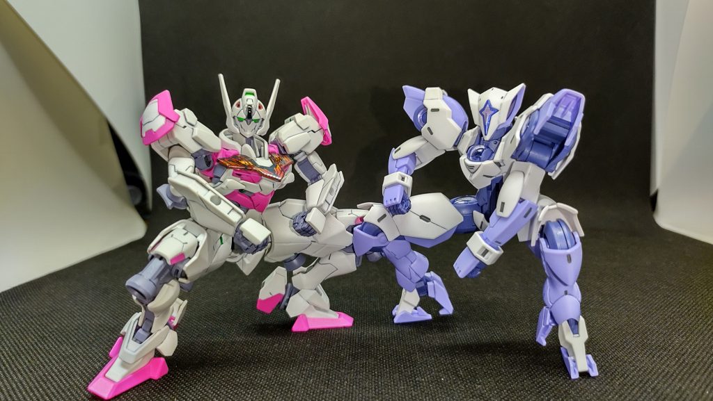 ダブルヤンキー。このポーズが一部界隈で流行っていると聞いて。違和感仕事しろし。