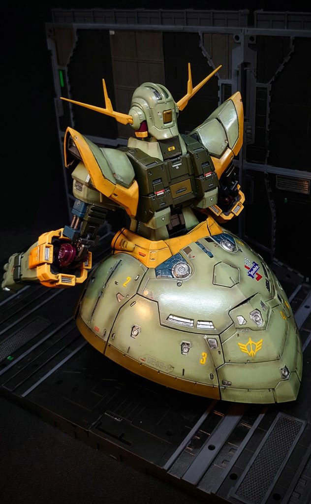 リアスカートなど、陰影をつけてジオンの紋章色でありながら、兵器っぽさを表現したかったのですが、いかがでしょうか？