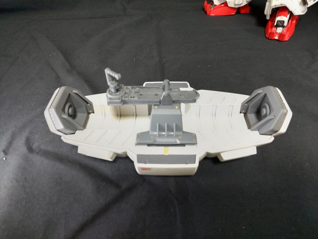 作成した方なら、ご存知かと思いますがこのモデル普通にシールドを構えることが出来ません(まず持てない)解決策として持ち手を上に上げました。