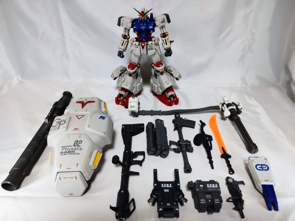 今回作成した武装陸戦型でいこうと決めて、陸戦系の武器を持たせてみたのですがシックリこない、ジオン系の方がシックリくるのですが強奪されていない設定なのでジオン系はなぁ?ということで武装に関しては、色々迷走した結果が上の写真です。集める手間も含めて本体より時間かかりました。最後まで見て頂きありがとうございました。