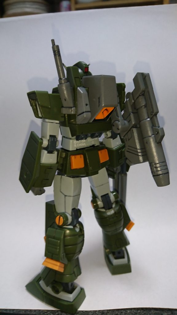 後ろ姿。バックパックはジャンクです。サ－ベル装備。キャノンは折りたたみ出来ます。キャンペーンでもらったのかな？HGのフルア－マ－ガンダム欲しいです。以上                                                                   ご覧いただきありがとうございました。