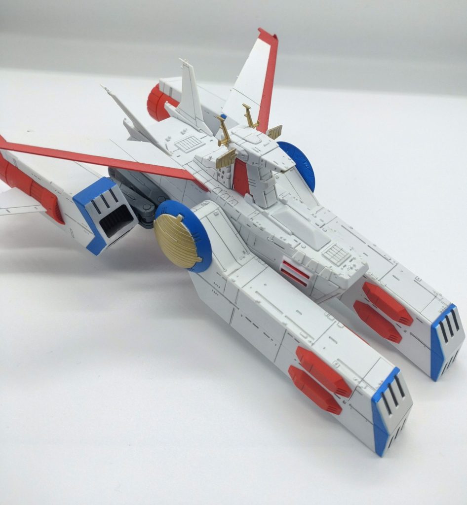 一番苦労したのがホワイトベースの塗装だったりします。マスキング&筆塗りでガンバりました。後ろ脚の付け根が目立ちますが、それ以外はバックパックからホワイトベースに戻せます。