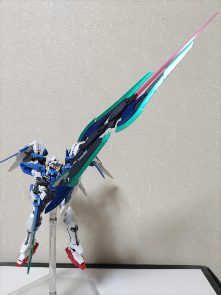 武装を合体しバスターソード、バスターライフル形態になる。