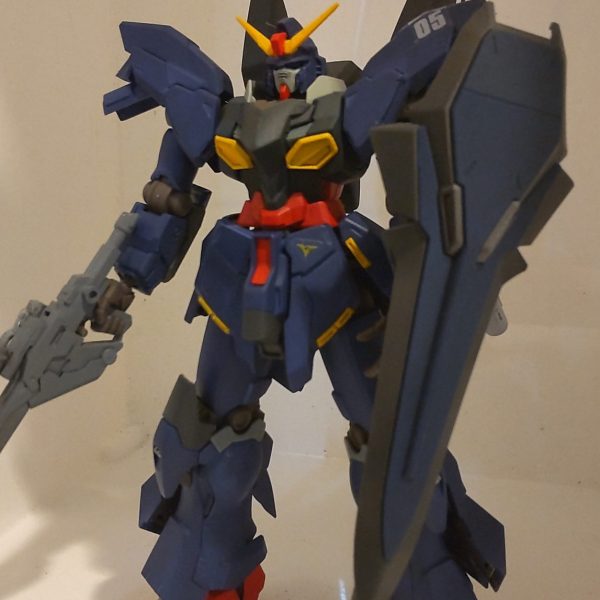 青い機体 ガンダム顔スタイン