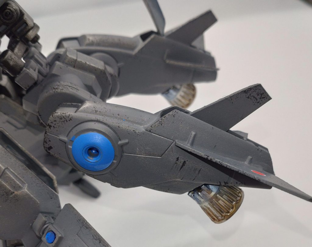 跳躍ユニットのブースターはマクロスプラモの余りより。ウェザリングマスターで焼付きを再現したつもりです。