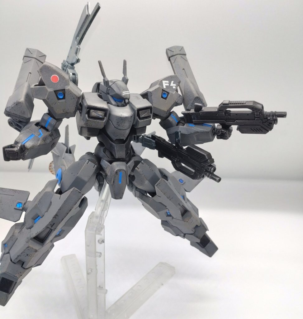 可動兵装担架システムを使い、片側2丁持ちで。出来ればもうワンセット欲しいですね。