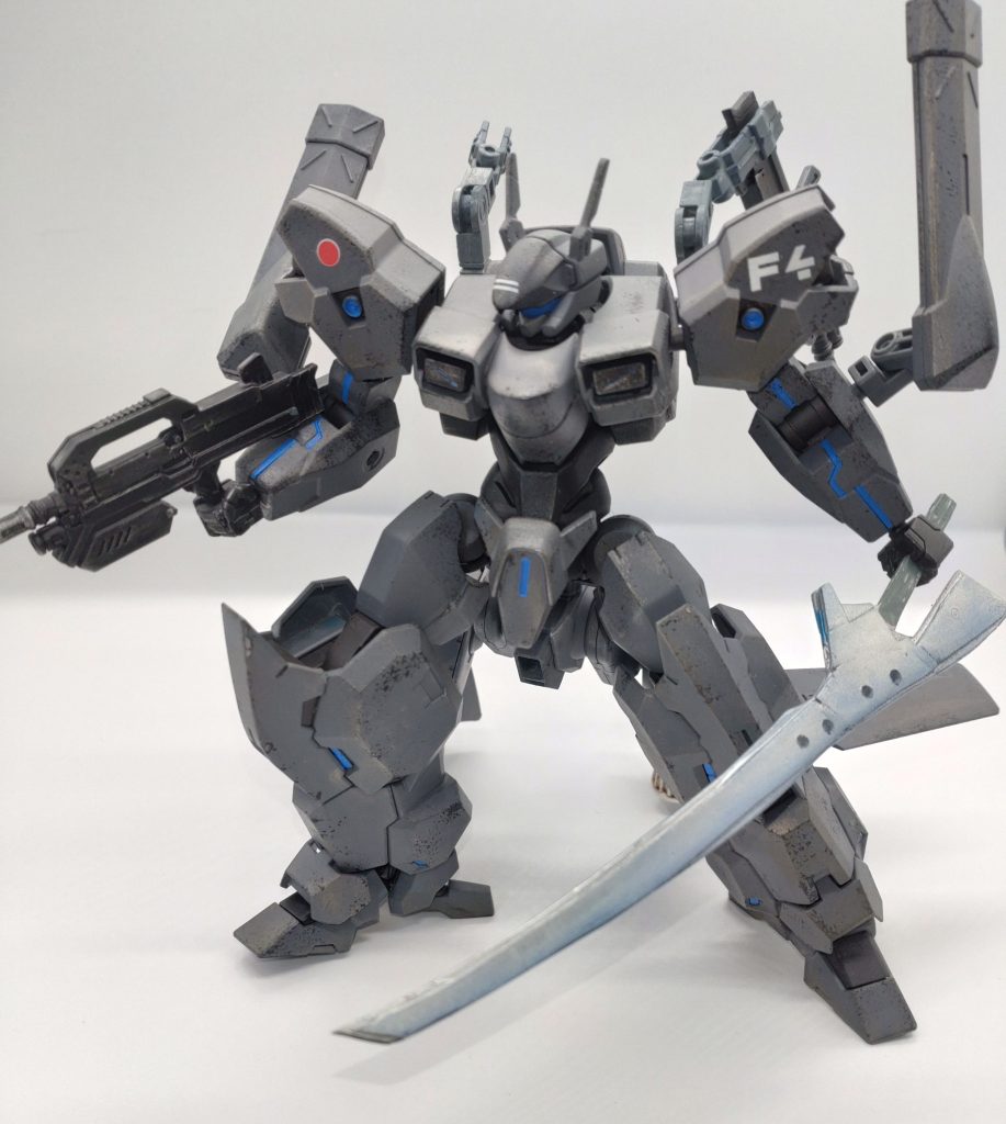 最初はド派手に汚す予定でしたが、劇中でも旧式機体である撃震はベテランが乗りこなしてるハズ!と愛着がわいてしまい、チッピング少なめ、リアルタッチマーカーとウェザリングマスターによる汚しをメインで試しました。ご閲覧、ありがとうございました。