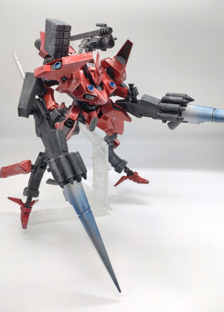 アクションポーズ。ショットランサーが大きく、ポージングが難しいです。