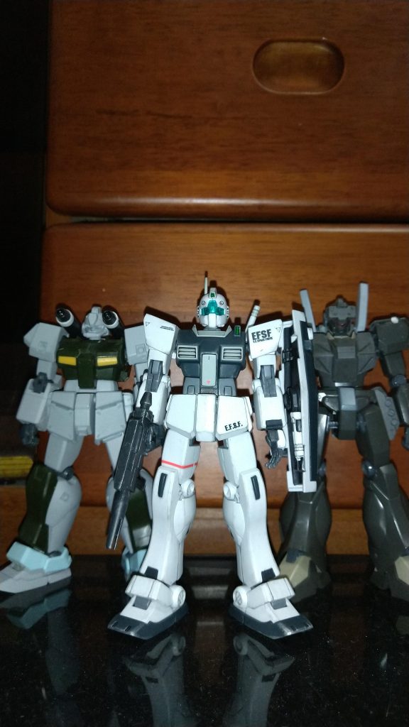 後ろのジムキャノン2は制作中、エコーズジェガンは友人H君から頂いた物です。ありがたや~😊ご覧いただきありがとうございました。