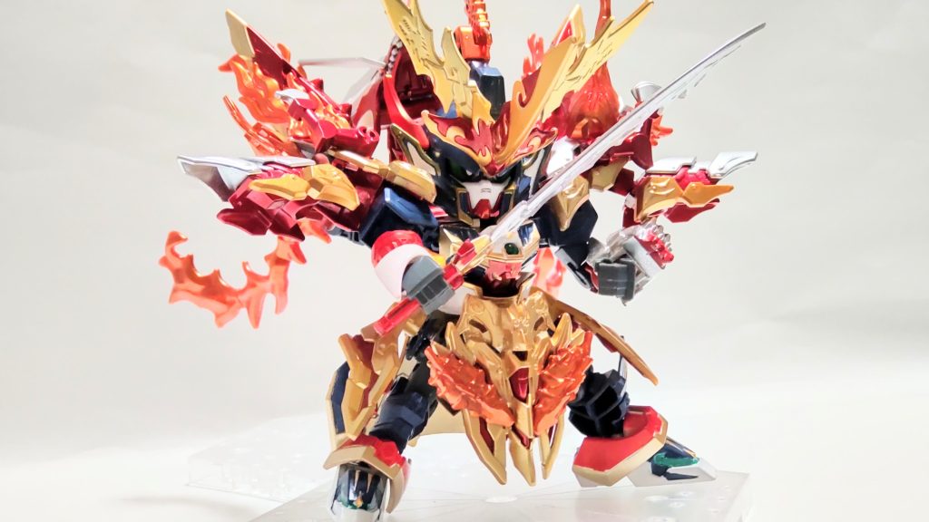 パワーアップしたのに何か地味……と仮組みのときに思ったので、思い付きでトライバーニングの炎エフェクトを付けてみたら、派手でカッコよくなりました!(自画自賛)