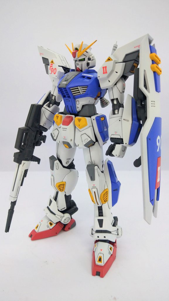 F90から続けて作ったので、作業効率がメチャクチャ良かったです。いじった所は、胴の2mm延長のみ。F90より頭が大きな気がしたので、首は伸ばさず。スジ彫り、プラ板、メタルパーツでディテールアップしたのみです。