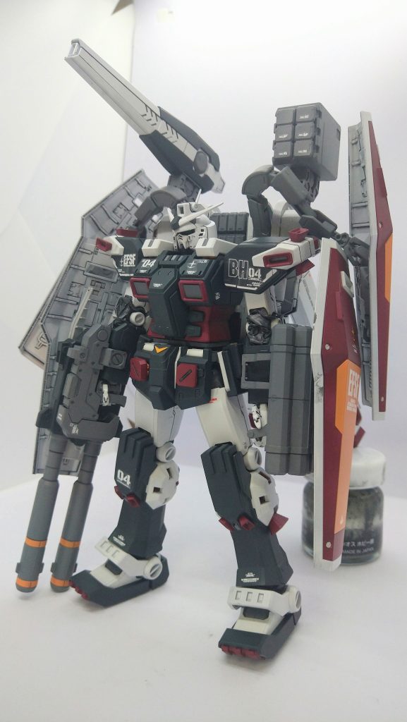 こないだテレビでサンポルやってましたが、編集がクソすぎて、初見の人には終盤話しの流れがわからんレベルでした。でもモビルスーツもカッコいいし、戦闘シーンも熱いし、戦争のエグい所も描かれていて好きな作品の一つです。