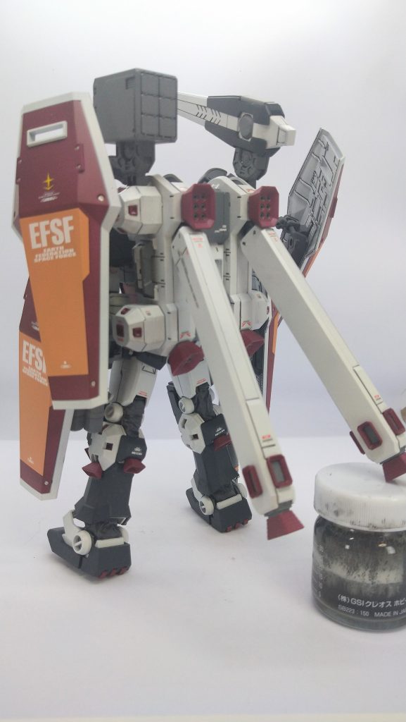 なにもいじらずストレート組み。腕足をそれぞれ二本作るだけで飽きてくる、同じ工作繰り返しが苦手な自分にとって、シールド4枚作るのはまあまあつらかったです。