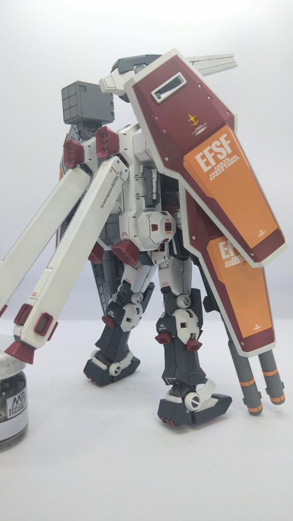 後ろ重すぎて自立できず。