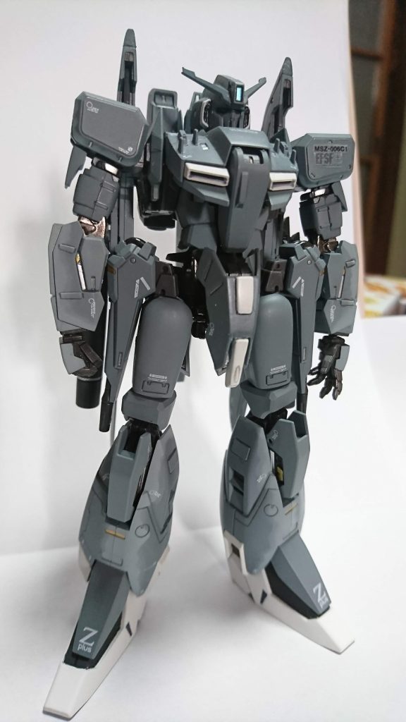 前煽りからパシャリ。青色の部分を白系で股間部分にプラ板とジャンクで。お高いのでいろいろ怖くてできませんでした😅