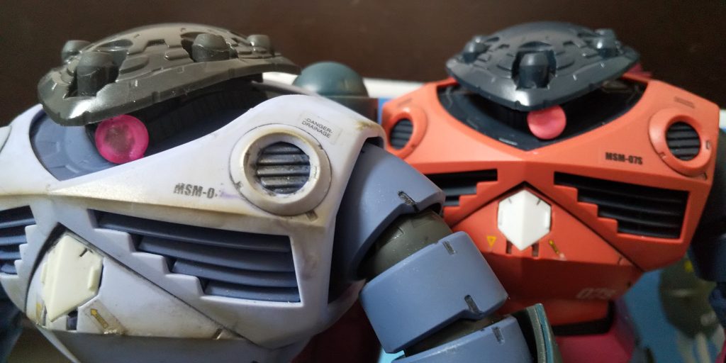 :モノアイも比べてみよう。クリアピンクとGマーカーの蛍光ピンク…全然違うな。