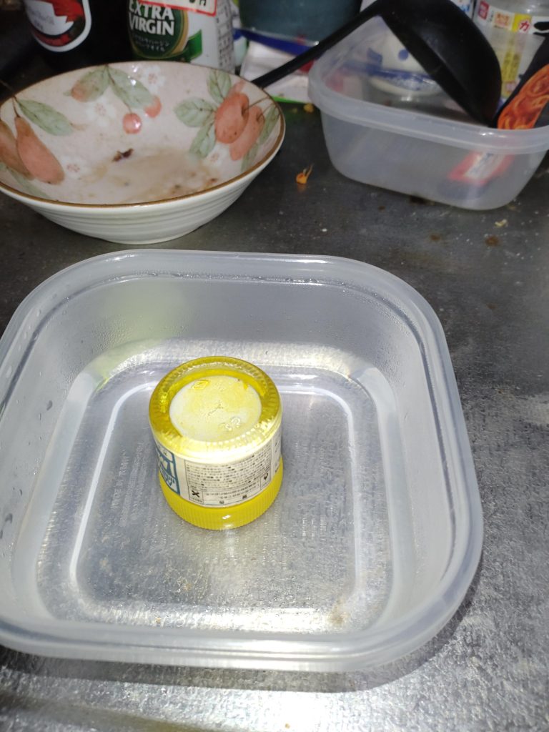 今の規格だと逆さまなので剥がれません