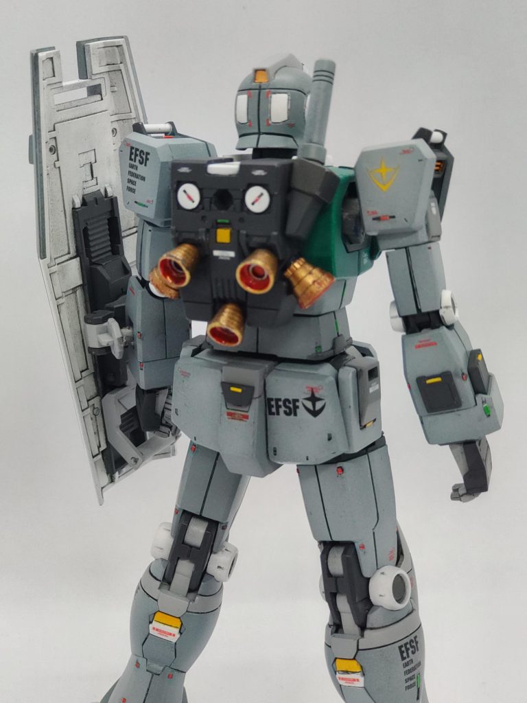 バーニアの縁を薄くしました😄中にサポートパーツを埋め込んであります。バーニアが汚いですね…