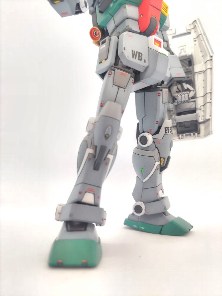 各部分の凹部にプラ片を埋める作業は年寄りには堪えました😂飛んでったら見つけられません🙍