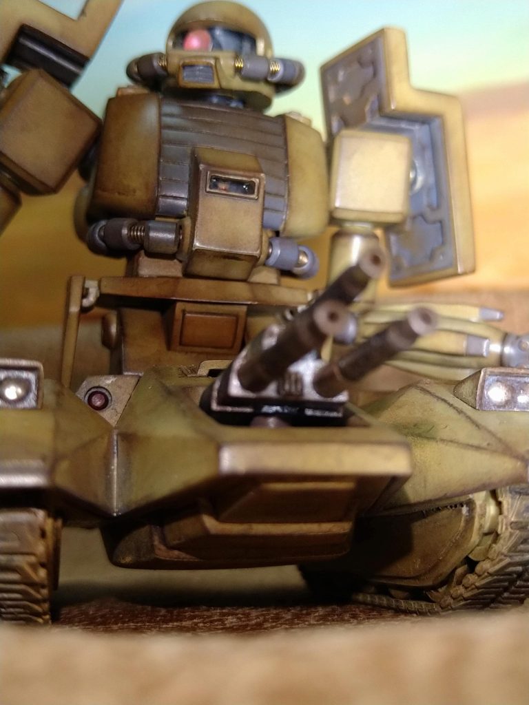 最後に……見えましたか？🤗旧キットは中がスカスカで… べつに〘ボール〙制作時の時のように気になった訳ではないのですが、わざわざ穴開けて、窓作って😅……ついやりたくなってしまった……😅………またパイロット乗せてしまいました🤭今回も私の棚に並ぶ作品ができました!😚とても楽しく制作する事ができましたので、とても良かったです！😚