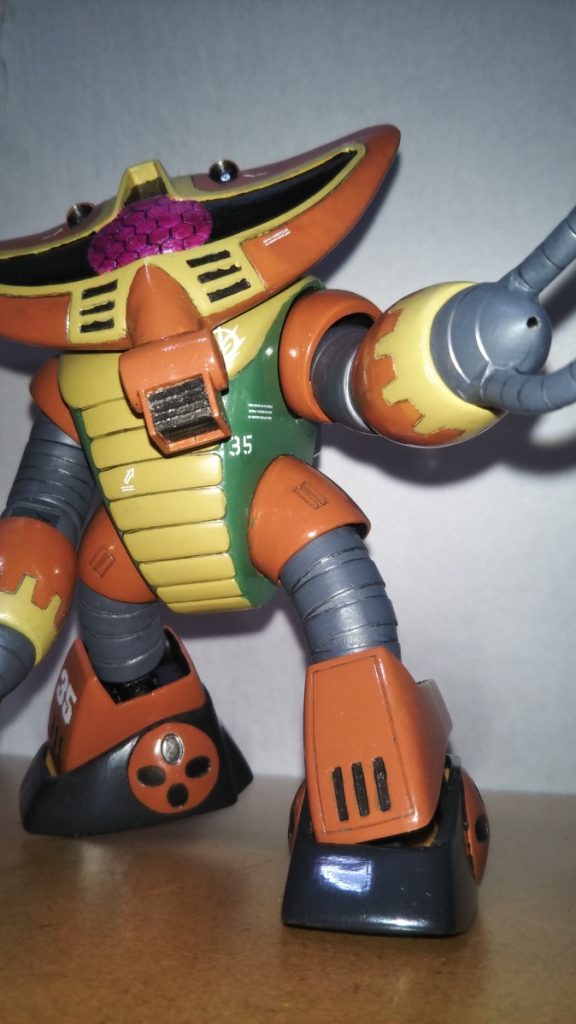 最後までご覧いただき、ありがとうございました。 このアッグガイという機体、前回投稿したジュアッグ以上に「カッコいい」と思うまでに時間がかかった機体ですが、最近では「これはこれでアリなんじゃないか」という思いが大きくなり、数年前にガンダムベース東京で購入しました。 予想通り、関節などをいじってポージングが決まるようになれば、それなり以上にカッコいい機体に化けてくれたのではないかと大変満足しています。 最後になりますが、本作品をご覧になっての感想などいただけますと幸いです。 さて皆様、先々月投稿した60投稿目記念作品「ジャブローに咲く」にたくさんの高評価、心温まるコメントをいただき、本当にありがとうございます。 作品の最後に行った「総選挙」にも多くの投票をいただき、大変感謝しております。 ちなみに、アッグガイちゃんは得票数3票でした!アッグガイちゃん「ふ~ん・・・。 私なんかに投票するモノ好きがそんなにいたんだぁ。 なかなか見どころあるじゃない。 『ごほうび』あげるから、そこに一列に並んで跪きなさぁい」(ピシィッ! バシィッ!!) さて、今回の作品「アッグガイ」はMSM79のメンバーの中でもとりわけ大きな改造を施した機体なので、ストーリー投稿で改造ヵ所を細かく紹介したいと思います。残りのメンバーの順位発表と合わせて、是非ご覧になっていってください。 さぁ、次回登場するのは、一体誰なのか、どうぞご期待ください! ちなみにあと残っているのは、ゾゴックちゃんとアッグちゃんです。 次回は1位、2位を同時に発表したいと思います。 あなたの「推し」は何位でしょうか!?