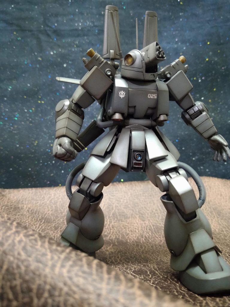 今回の動力パイプは4ミリの〈スプリング〉使っております!😁デカールはキットに付いていた物は、古すぎて使えなかったので、あまりうるさくならない様に持っていた物を使いました😅カメラのレンズなどは奥に百均のキラキラテープ張った後〘レジン〙で制作しております!😁