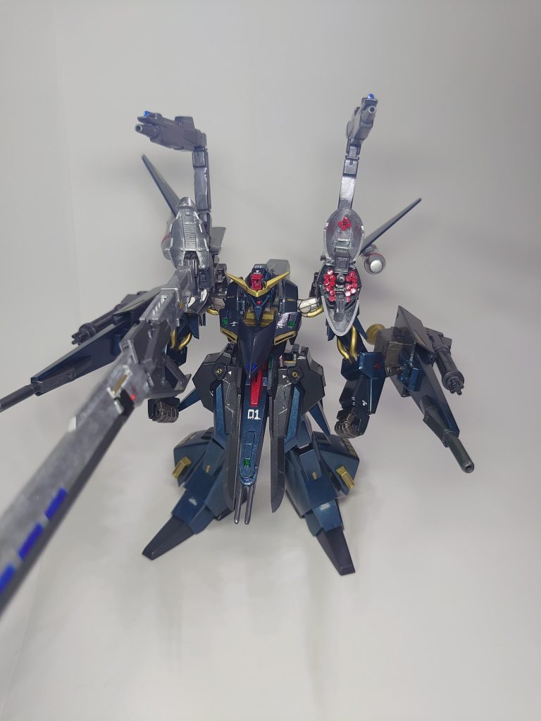 左のフルドドを開口出来るようにしてミサイルとバルカンを入れてみました。さらにアーム付きビームキャノンユニットとウィング(ブースターユニット付き)を追加しています。