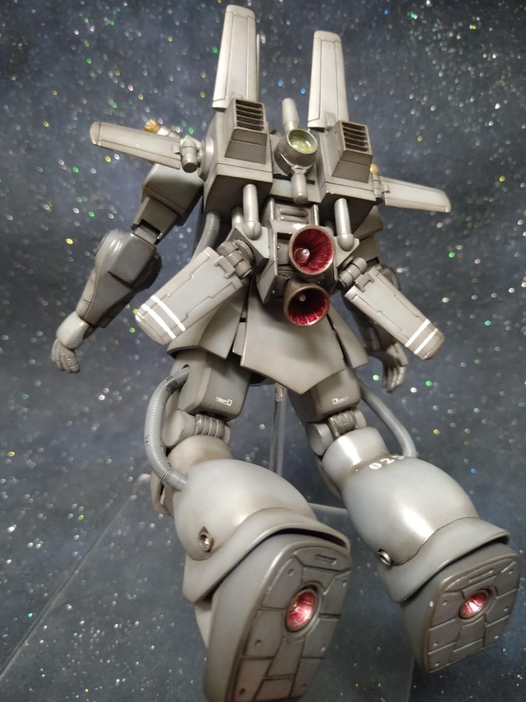 私、基本的にザク全般好きで、好んでザク制作しているのですが、連続での動力パイプ制作は、本当に飽きてしまいまして…😓今回のこの機体…動力パイプは『1つ1つ作らなくて良いんだ動力パイプ制作は少し休もう!😏』 と思った事も、〔ザクフリッパー〕を作ろうと思った理由の1つでございました!😙………ですが、自作《モノアイ》のストックはまだ残っているので、それは使いたかった…でもこの顔では…使う事ができません…😅少しだけ残念でございます!😂