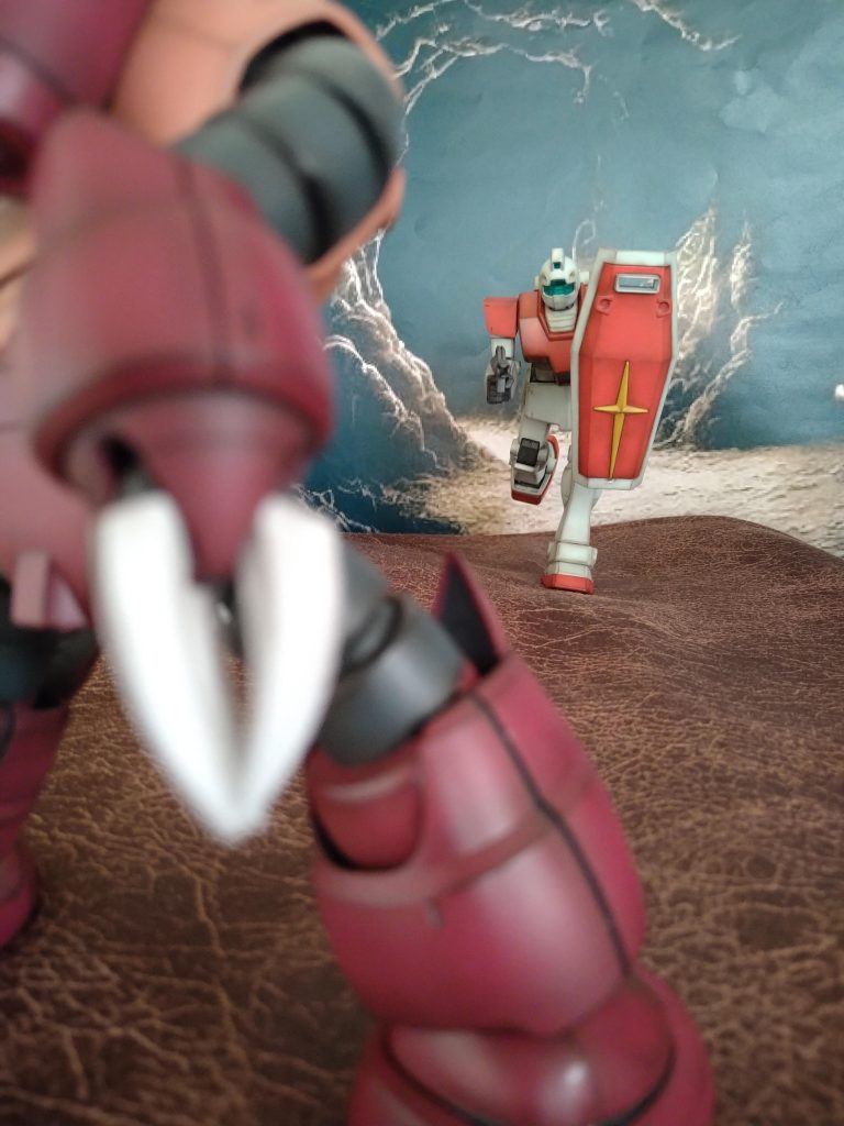 .…その〈もう一作品〉とは〘ジム〙でございます!🤭.私の中で、シャア専用ズゴックといえばジム.ジムといえばやはりあのシーンになってしまいますので、制作する事にしました!😅...