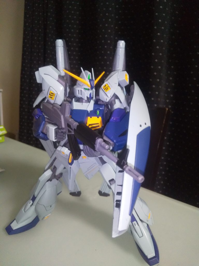 ウェザリング前。青部はティターンズブルー2、バックパックはティターンズブルー1、薄いグリーン部はRLMライトブルーとホワイトの混色。黄色部は成型色です。