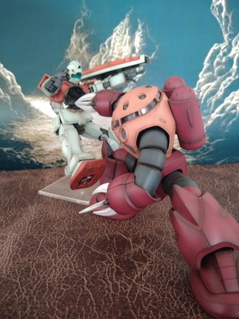 .そして私…もちろん棚に飾るのがメインでの制作ですので少し面倒ではございましたが固定制作はせず、〘ズゴック〙と〘ジム〙をくっつける事もしませんでした😅あくまでこれも《ポージングの為》の改造制作と言うコンセプトでの制作でございます!😚これで、気が向いた時は色々なポーズを付けて飾る事ができますので、良かったと思っております!🤗.