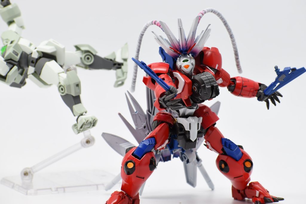 肩のパーツを手斧にして戦うぞ！