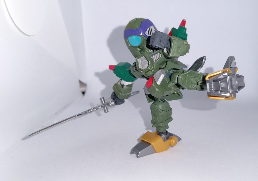 BB戦士のAGE-1をベースに足を『三国伝』の玄武装呂布とレジェンドBBのコマンドを使用。おかげ足の可動がこの通り