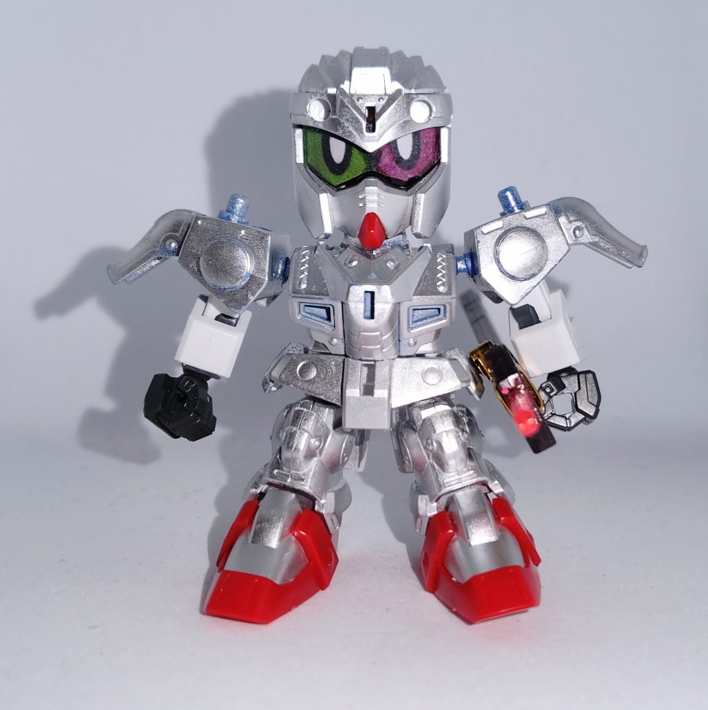 「まんま飛駆鳥じゃねーか」という苦情は真摯に受け止めます(苦笑)。目は飛駆鳥の目を白黒コピーし蛍光ペンで塗りました。そしてゴーストガンダムの目と全然違う事に気づく(白目)