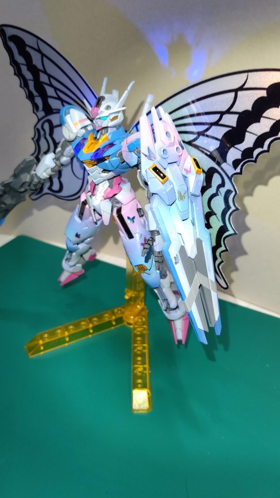 グラデーションの中間色、自分ブレンドの藤色が個人的ドストライクだったので、急遽全身のエッジ部にも自分藤色をグラデ塗装しました。