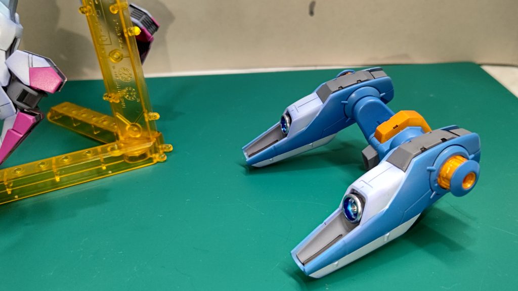 フライトユニットもそれらしい色合いに合わせています。