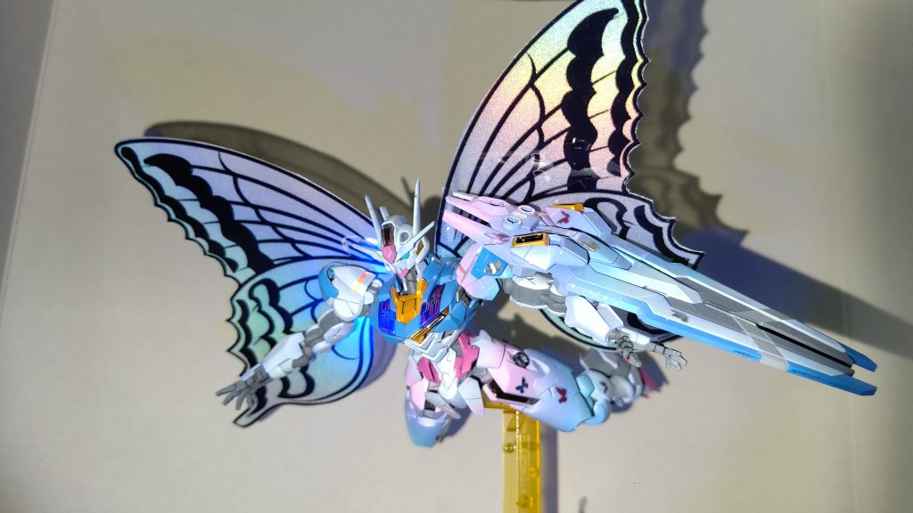 名もなき突進系の必殺技🦋しかし、月光蝶ホロシルバーは良い色だ😊スマホ撮影ではこれが撮れる限界でしたね😅