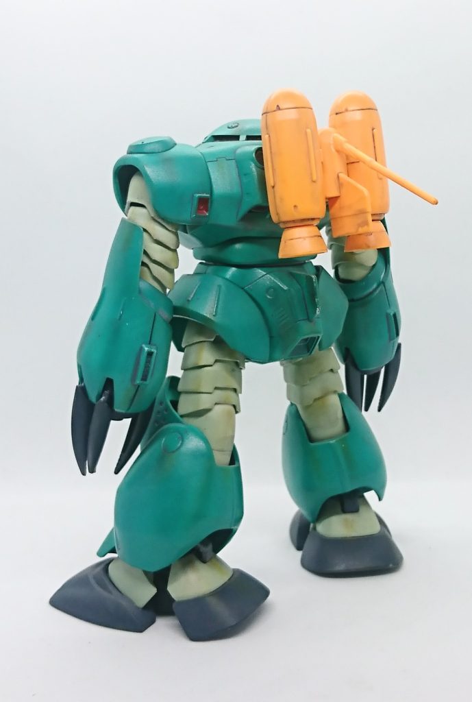 リヤビュー。作中だともちろんジェットパックはない状態ですがとりあえず付けたままにしてあります。カラーリングに関してもゲーム画像から出来るだけトレースしましたがもう少し薄い緑だったのかなとも思ってます。