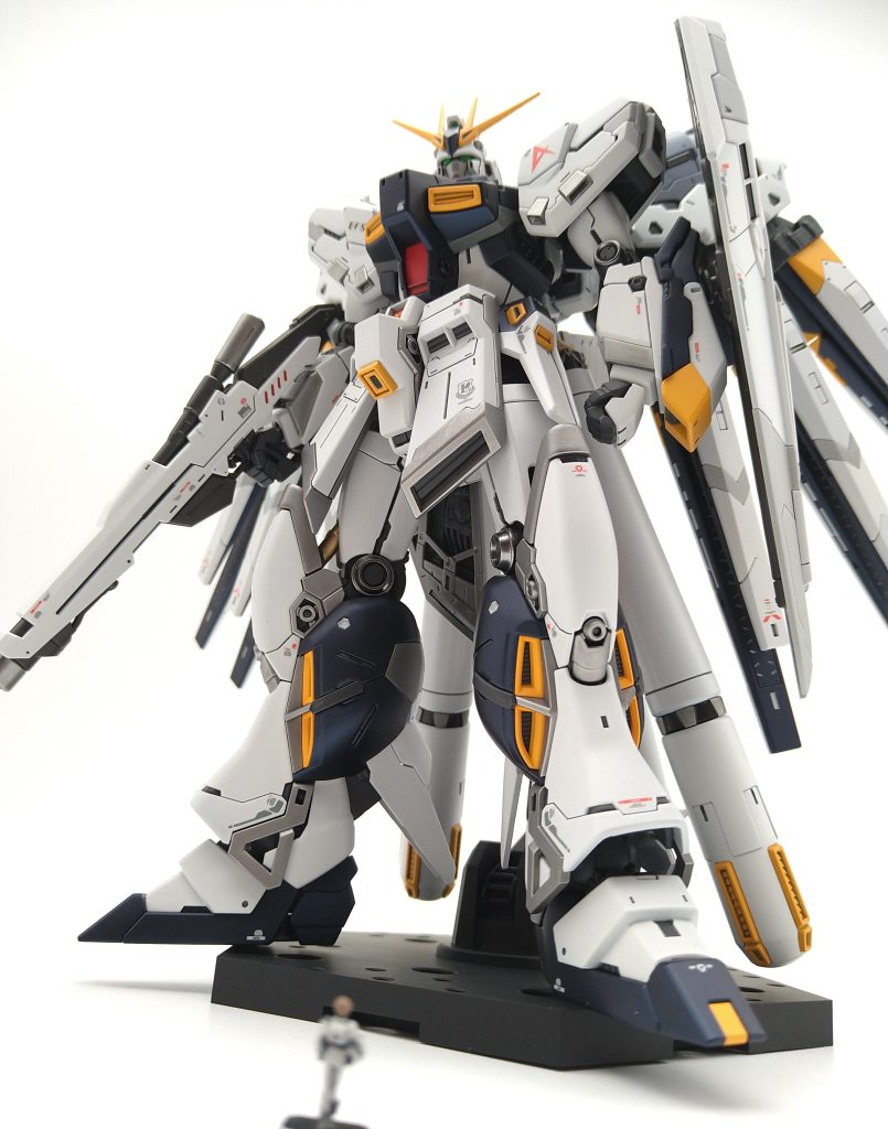 アムロを添えて😁２枚目は乗り込もうとしてる感じのバックショットフィギュアはver.KaとRGのを使用！遠目だとそれなりに見えるかな🧐