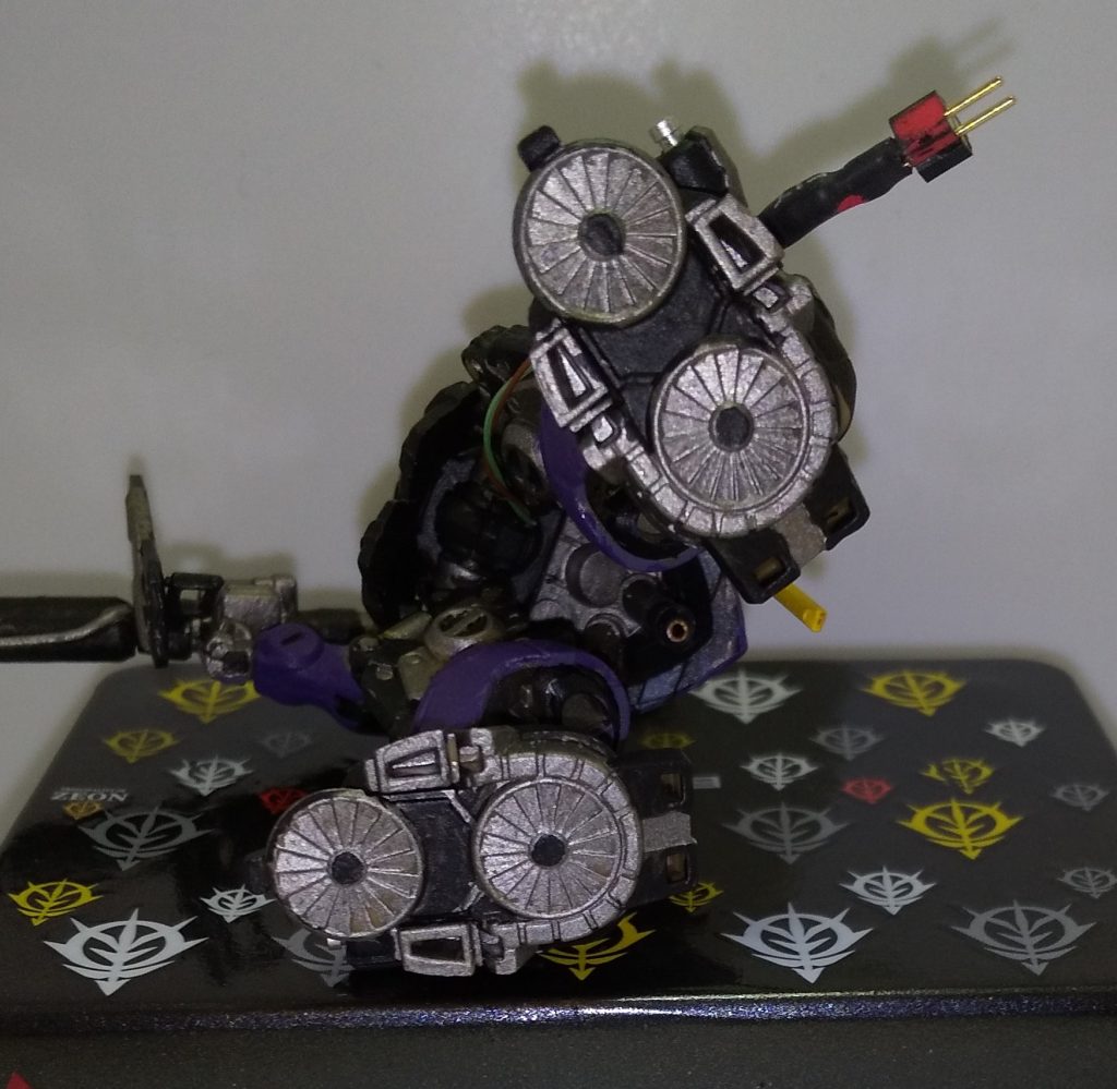 見えない部分の塗り分けも面白いですね。皆さんが内部フレームも塗装する意味が今更ながらに分かりました…(笑)