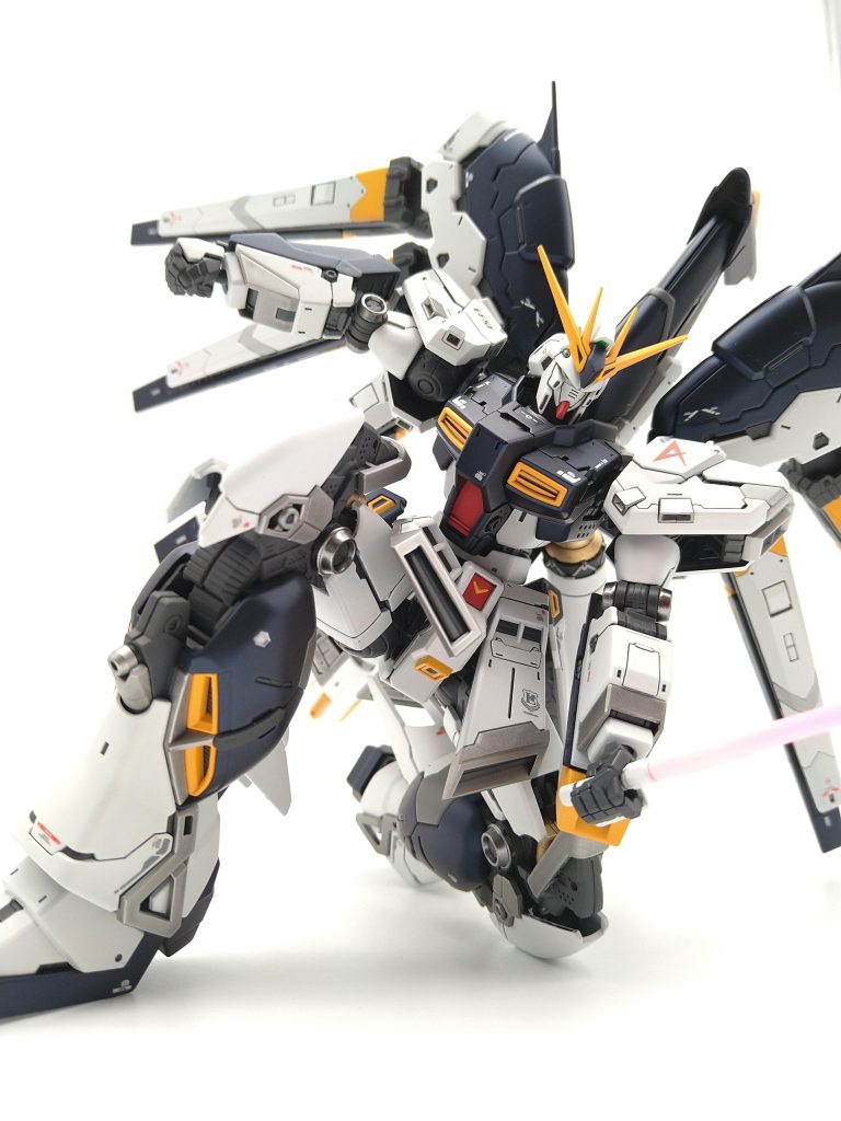 ポージングはMGの箱絵を参考に👍フリーダムはかなりカッコよく撮れたと思うんだけど　4枚目のRX-78-2は…せっかく撮ったんで載せますけども😑最後まで見ていただきありがとうございます🙇おわり👋