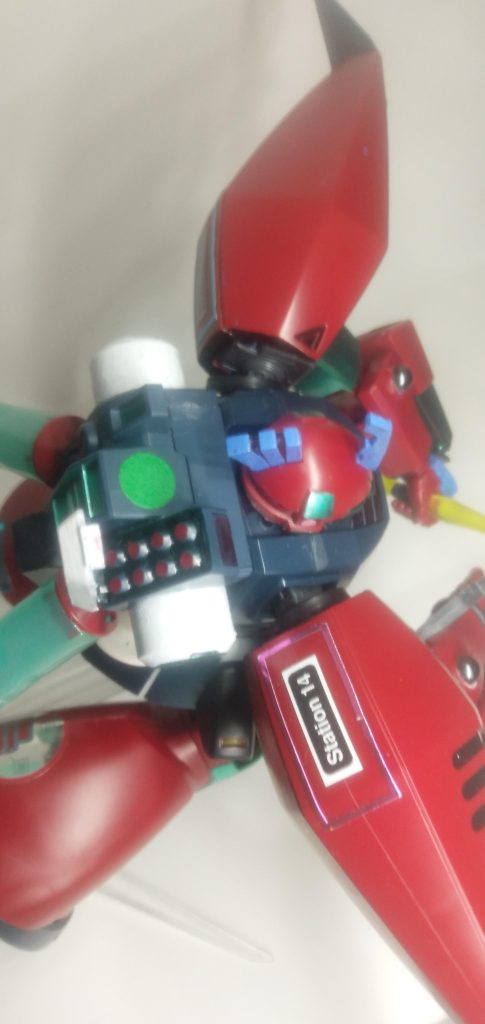 ミサイル・ポッドとヘッド部の配色。