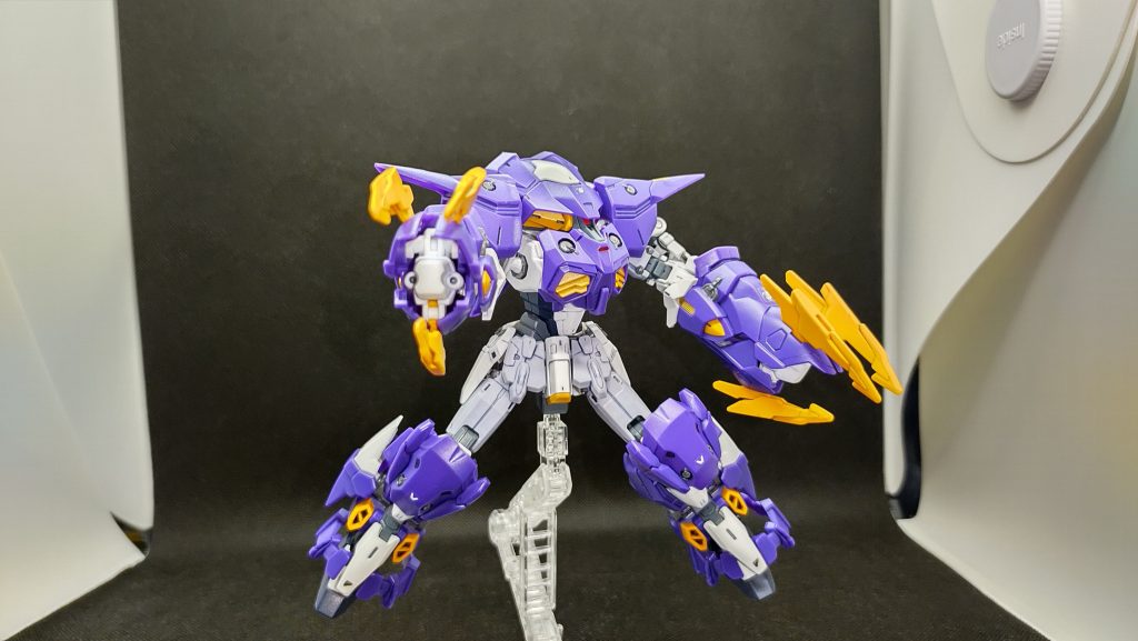 アスクレプオスの特徴である格闘モード。うん、ズゴックです。